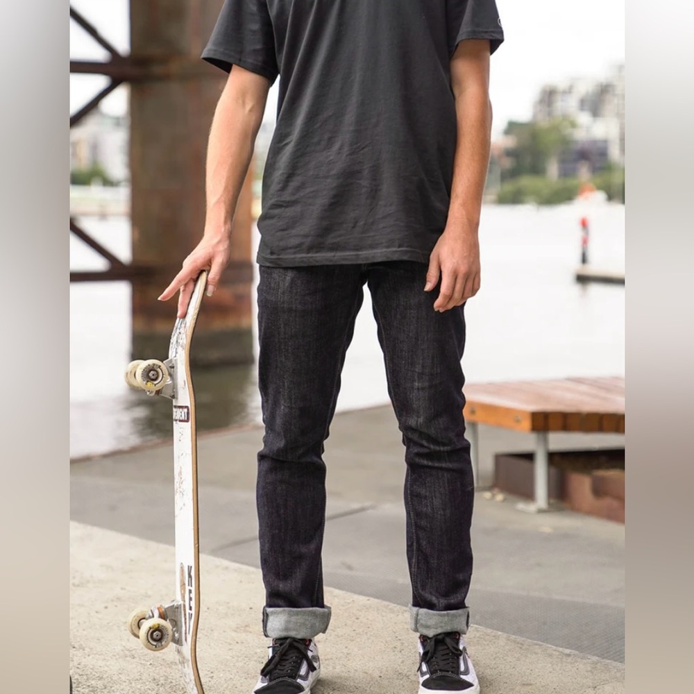 Volcom Men's Vorta Slim Straight Black  Denim Jean